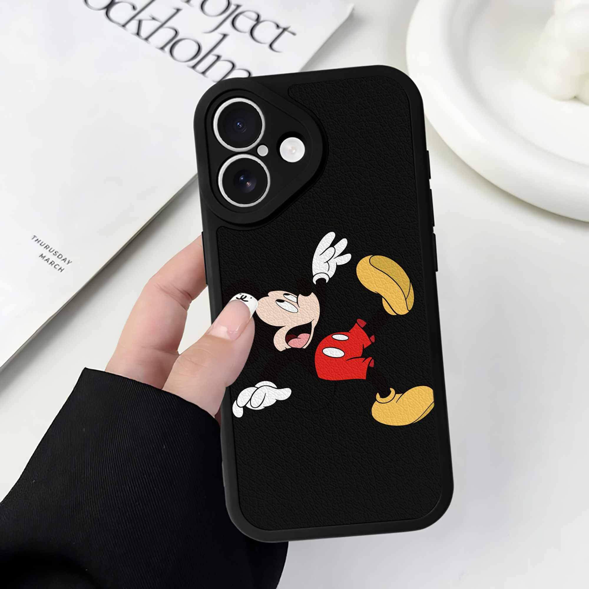 （画像用） ミッキーマウス Mickey Mouse 【iPhone 16シリーズ対応】シリコンスマホケース（レザー調） 材質：シリコン